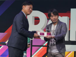 楽天モバイル紹介感謝イベントGOLD賞受賞。三木谷浩史代表取締役会長から直接表彰された私